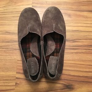 BRAND NEW Born Sebra grey suede slip on flats